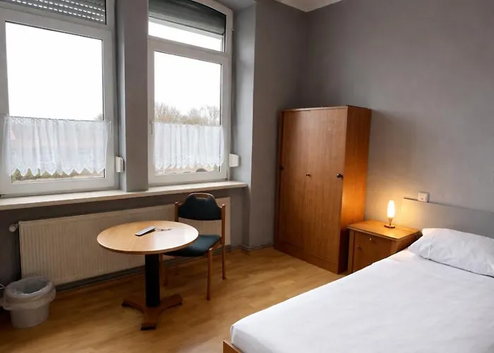 Gæstehus Zimmervermietung Boerdequell - Fuer Monteure Hecklingen (Salzlandkreis)